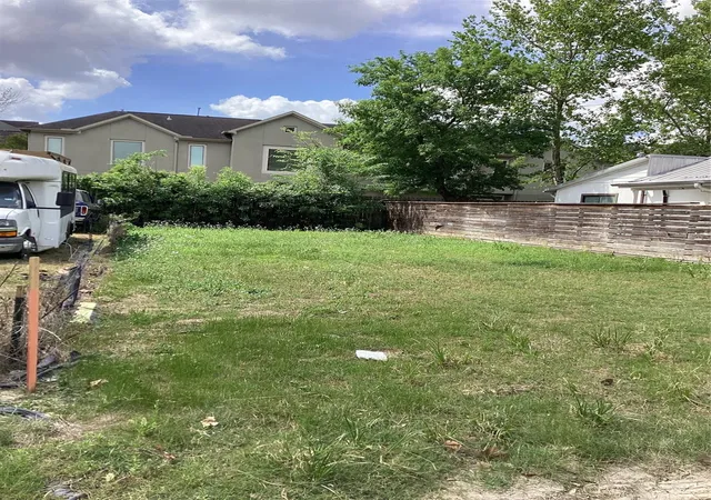 Photo 4 of Land for sale at 4403 Allen St, Houston, TX 77007 | MLS# 70651479 | Listing updated on 2026-04-01