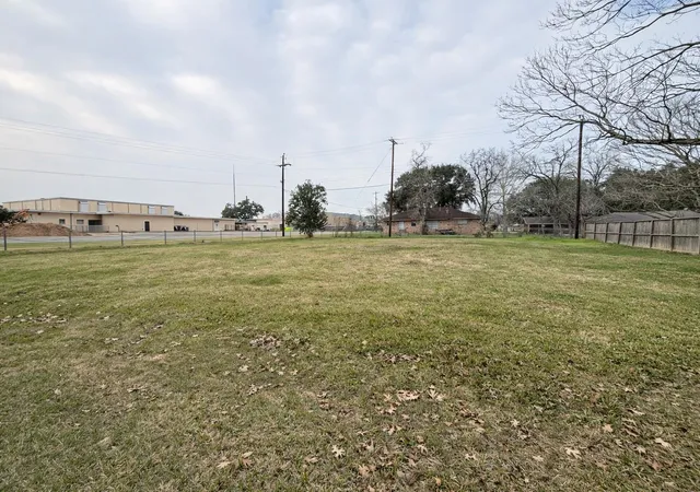 8th image of 315 Tennie Ave, Wharton, TX 77488 | MLS# 92953538
