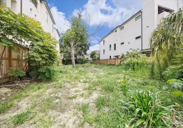 Photo 1 of Sale Pending at 5412 Floyd St, Houston, TX 77007 | MLS# 79005177 | Listing updated on 2026-09-06