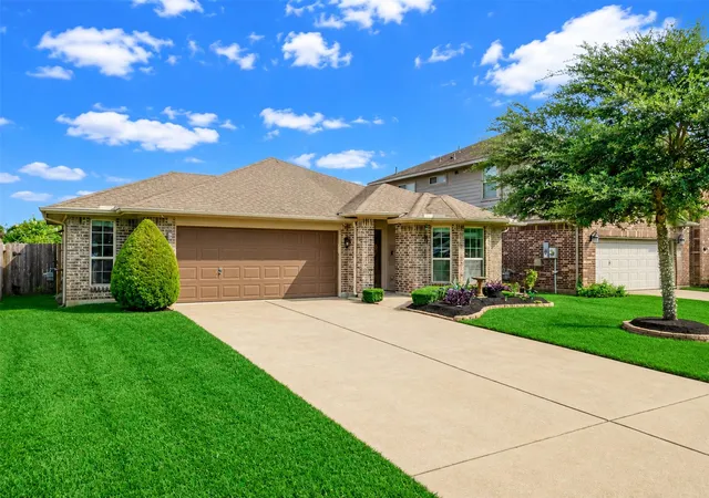 1st image of 4827 Ladona Ct, League City, TX 77573 | MLS# 15861297