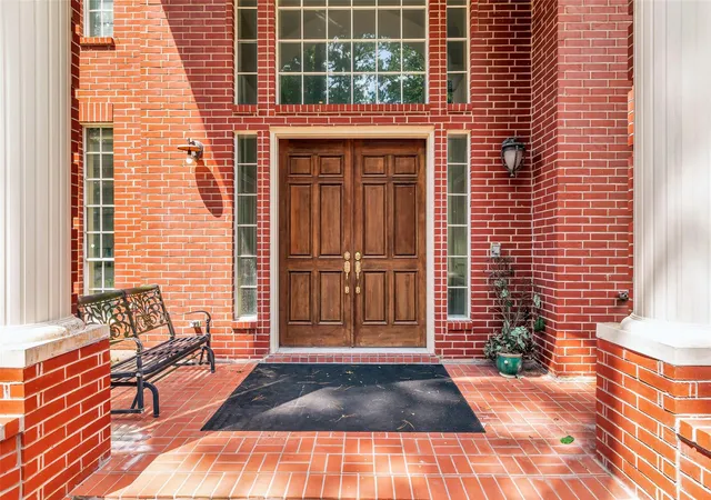Photo 3 of Sale Pending at 15511 Oaklawn Park Dr, Houston, TX 77069 | MLS# 24625757 | Listing updated on 2026-09-09