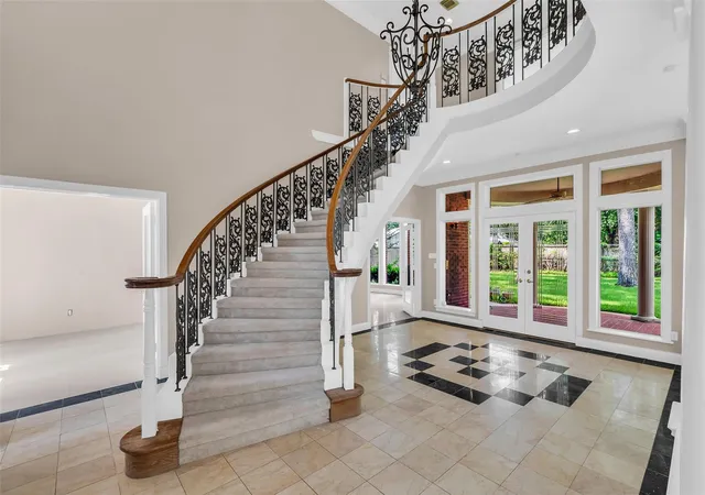 Photo 4 of Sale Pending at 15511 Oaklawn Park Dr, Houston, TX 77069 | MLS# 24625757 | Listing updated on 2026-09-09