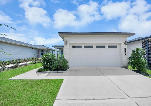 Photo 3 of Single family home for sale at 12527 Colchester Crk Ct, Houston, TX 77047 | MLS# 45672862 | Listing updated on 2026-08-04