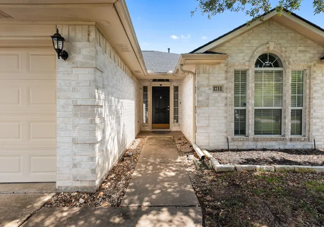 Photo 3 of Single family home for sale at 1711 Beaver Pond Ct, Bryan, TX 77807 | MLS# 68070477 | Listing updated on 2026-03-05