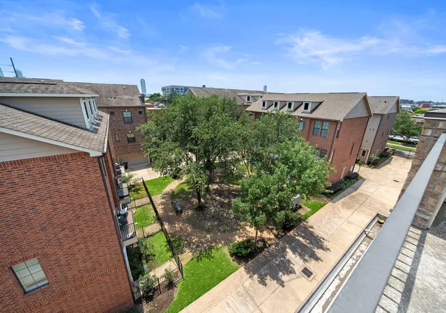 2nd image of 2110 Shearn St, Houston, TX 77007