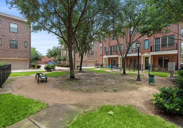 37th image of 2110 Shearn St #16, Houston, TX 77007 | MLS# 16893010