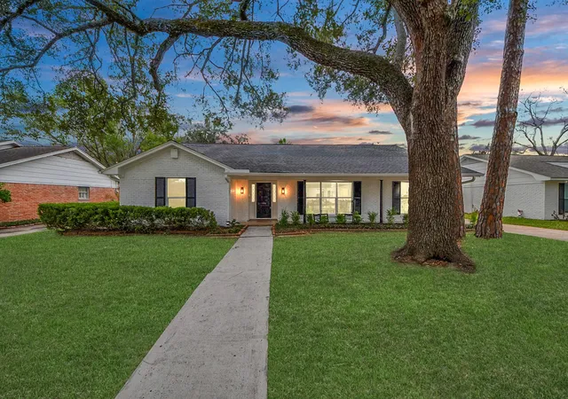 Photo 2 of Single family home for sale at 7819 Pagewood Ln, Houston, TX 77063 | MLS# 51644303 | Listing updated on 2026-08-30