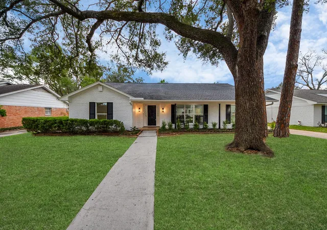 Photo 3 of Single family home for sale at 7819 Pagewood Ln, Houston, TX 77063 | MLS# 51644303 | Listing updated on 2026-08-30
