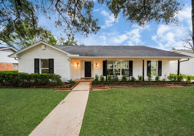Photo 3 of Single family home for sale at 7819 Pagewood Ln, Houston, TX 77063 | MLS# 51644303 | Listing updated on 2026-08-30