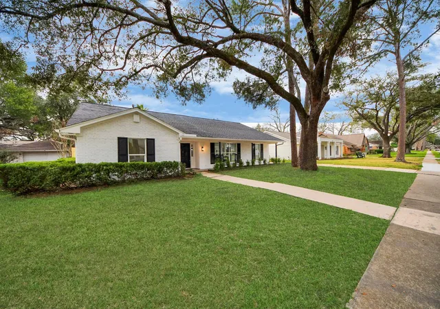 Photo 4 of Single family home for sale at 7819 Pagewood Ln, Houston, TX 77063 | MLS# 51644303 | Listing updated on 2026-08-30