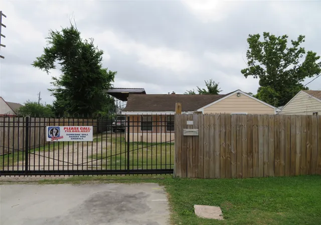 Homes for sale in Houston, TX | 3135 Golfcrest Blvd, Houston, TX 77087 | MLS# 11564818