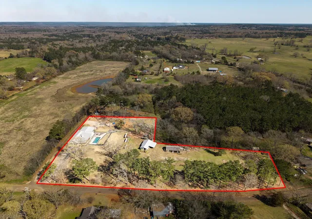 1st image of 300 Stoddard Dr, Nacogdoches, TX 75965 | MLS# 73491241