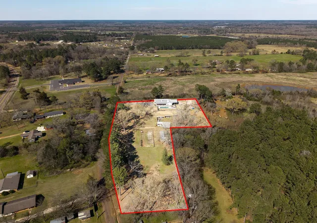 2nd image of 300 Stoddard Dr, Nacogdoches, TX 75965 | MLS# 73491241