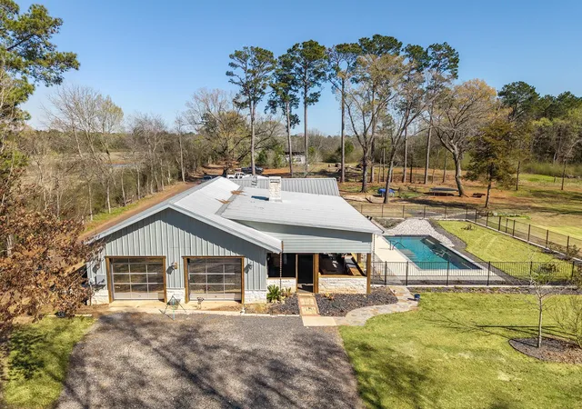 4th image of 300 Stoddard Dr, Nacogdoches, TX 75965 | MLS# 73491241