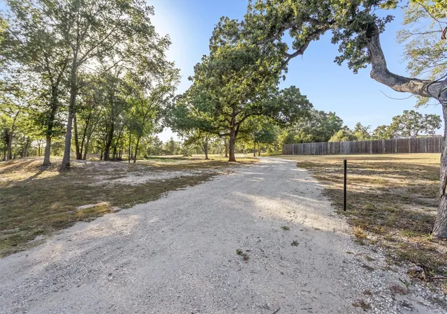 3rd image of 1121 Allen Rd, Brenham, TX 77833 | MLS# 80943076