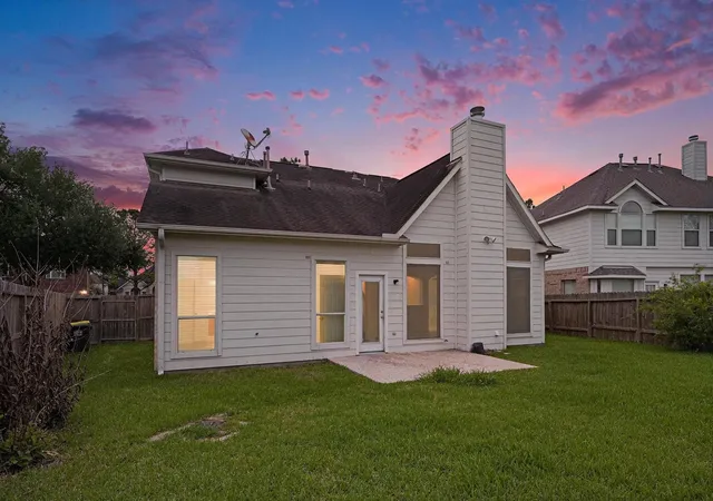 3rd image of 2710 Sienna Springs Dr St, Pearland, TX 77584 | MLS# 29524405