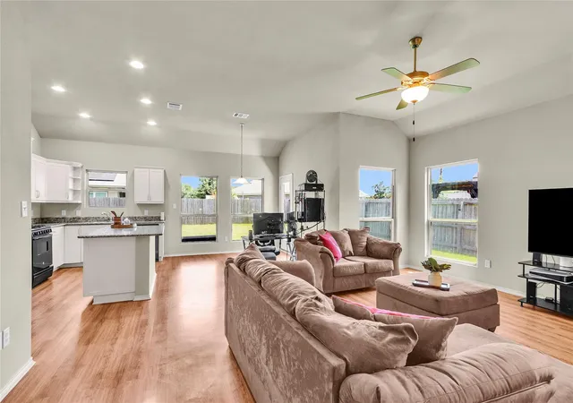 Homes for sale in Navasota, TX | 704 Mockingbird St, Navasota, TX 77868 | MLS# 34283333