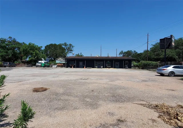 1st image of 4615 Sherman St, Houston, TX 77011 | MLS# 92592971