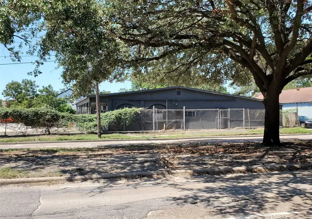 4th image of 4615 Sherman St, Houston, TX 77011 | MLS# 92592971