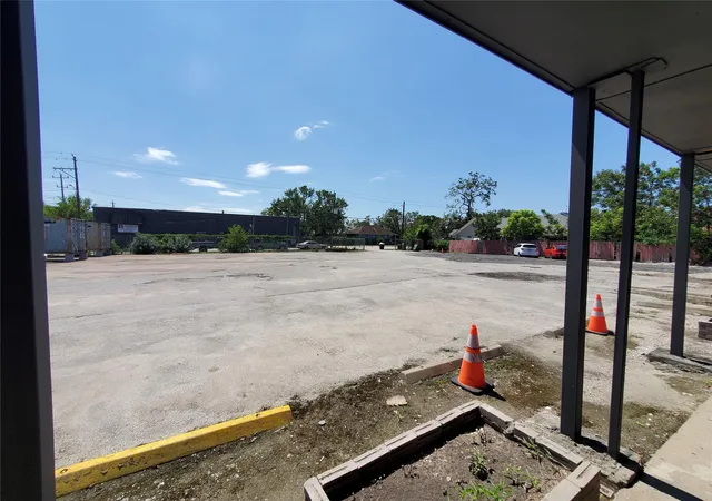 5th image of 4615 Sherman St, Houston, TX 77011 | MLS# 92592971
