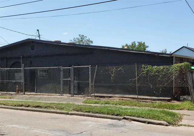 8th image of 4615 Sherman St, Houston, TX 77011 | MLS# 92592971