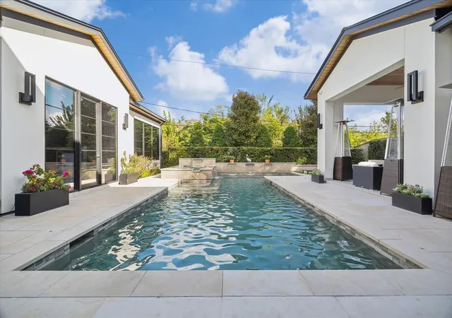 Photo 1 of Single family home for sale at 212 E Cowan Dr, Houston, TX 77007 | MLS# 34867971 | Listing updated on 2026-09-15