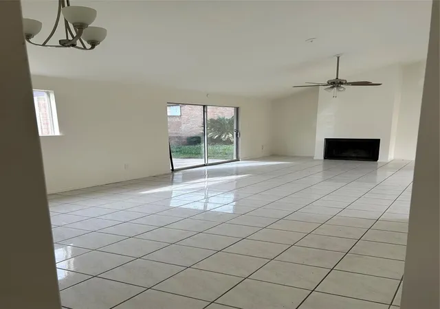 4th image of 6354 Ivyknoll Dr, Houston, TX 77035 | MLS# 24901753