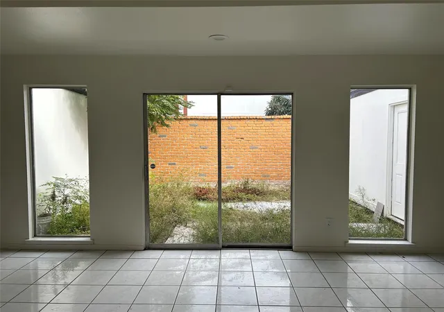 5th image of 6354 Ivyknoll Dr, Houston, TX 77035 | MLS# 24901753