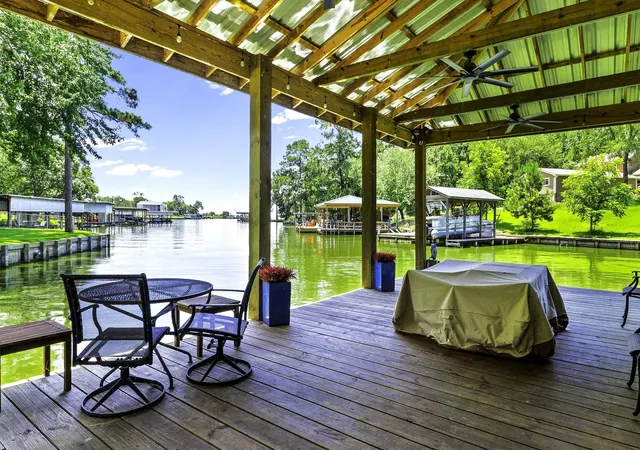 3rd image of 305 Lakeshore Dr, Onalaska, TX 77360 | MLS# 34137181