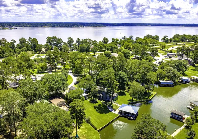 45th image of 305 Lakeshore Dr, Onalaska, TX 77360 | MLS# 34137181