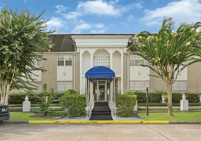 3rd image of 2701 Bellefontaine St #B21, Houston, TX 77025 | MLS# 44100876