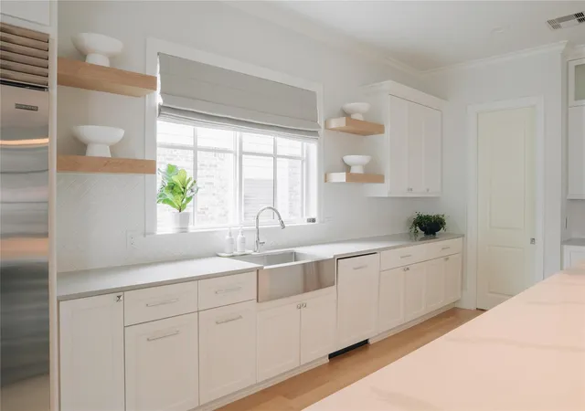 Photo 3 of Single family home for sale at 3817 Aberdeen Way, Houston, TX 77025 | MLS# 16193551 | Listing updated on 2026-09-18