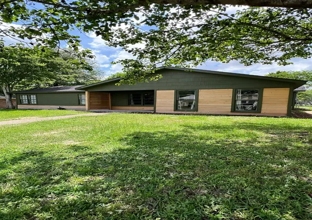 1st image of 1604 Avenue P, Huntsville, TX 77340 | MLS# 70779408