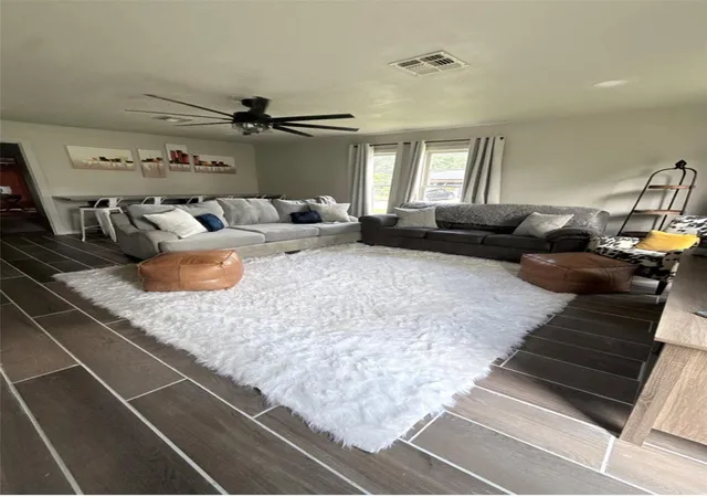 Photo 3 of Single family home for sale at 1604 Ave P, Huntsville, TX 77340 | MLS# 70779408 | Listing updated on 2026-09-09