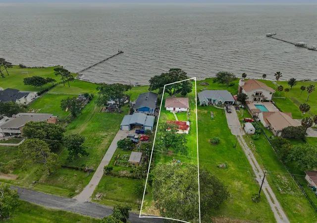 2nd image of 10518 Ocean Dr, Beach City, TX 77523 | MLS# 22050401