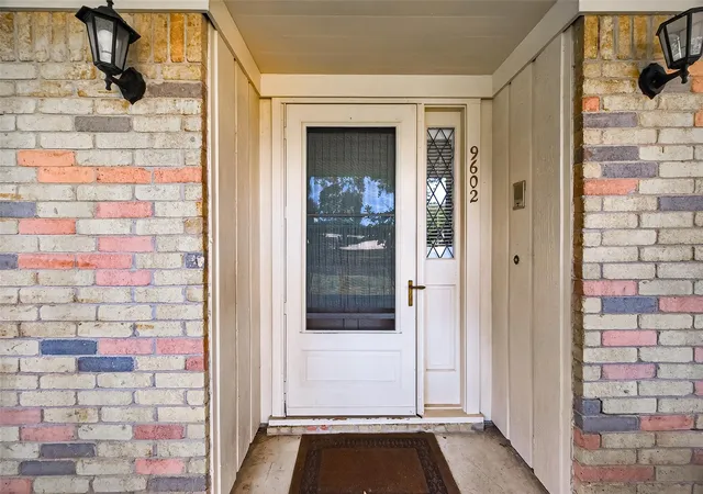 2nd image of 9602 S Petersham Dr, Houston, TX 77031 | MLS# 23933821