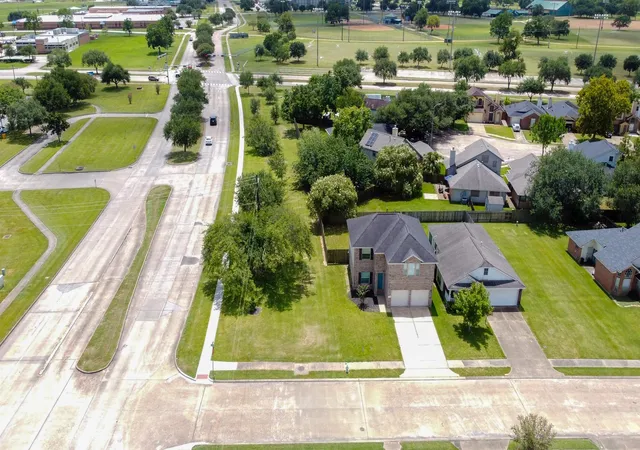 35th image of 101 Cacao St, Lake Jackson, TX 77566 | MLS# 23248312