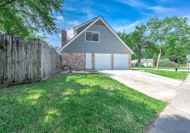 Photo 2 of Single family home for sale at 9014 Landwood Dr, Houston, TX 77040 | MLS# 37851409 | Listing updated on 2026-08-23