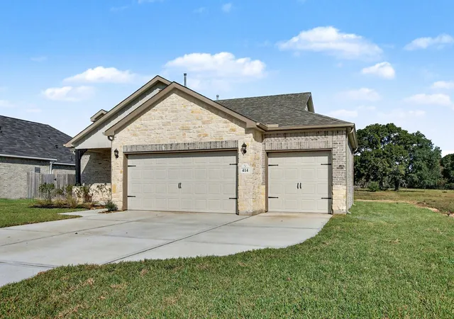 Homes for sale in West Columbia, TX | 414 Wellshire Dr, West Columbia, TX 77486 | MLS# 50208808