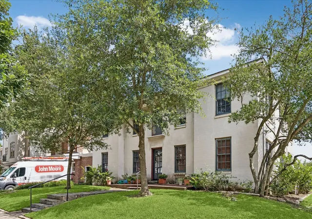 Photo 2 of Sale Pending at 1657 Bonnie Brae St, Houston, TX 77006 | MLS# 51378159 | Listing updated on 2026-09-09