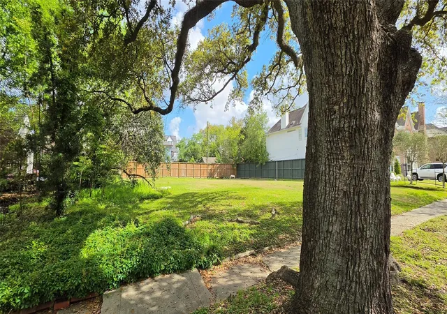 Photo 3 of Sale Pending at 2024 Milford St, Houston, TX 77098 | MLS# 67438218 | Listing updated on 2026-08-30