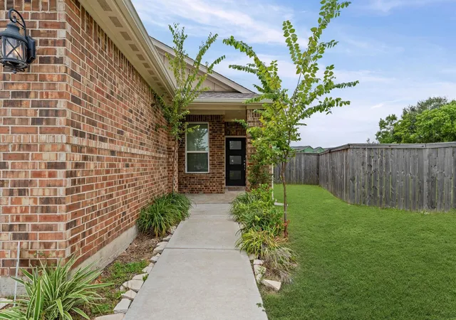 3rd image of 5602 Giving Grace Way, Houston, TX 77048 | MLS# 81289408