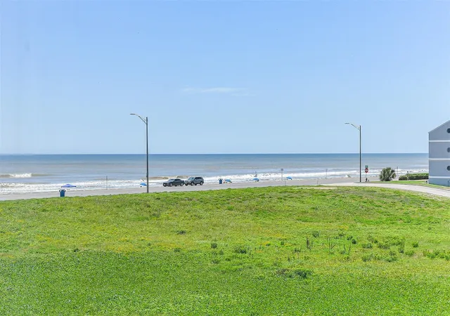 Homes for sale in Galveston, TX | 7312 Seawall Boulevard, Galveston, TX 77551 | Houzeo