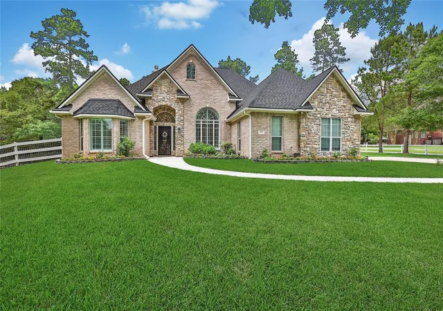 Photo 3 of Single family home for sale at 345 Ridgelake Scenic Dr, Montgomery, TX 77316 | MLS# 12829171 | Listing updated on 2026-10-07
