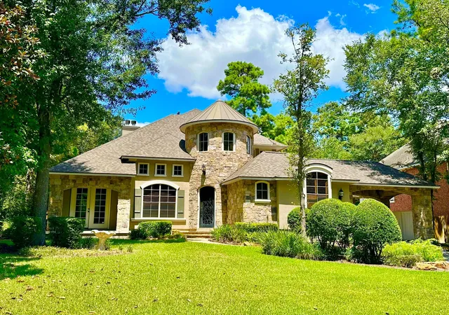Photo 1 of Single family home for sale at 107 E Mirror Ridge Cir, The Woodlands, TX 77382 | MLS# 63102738 | Listing updated on 2026-09-13