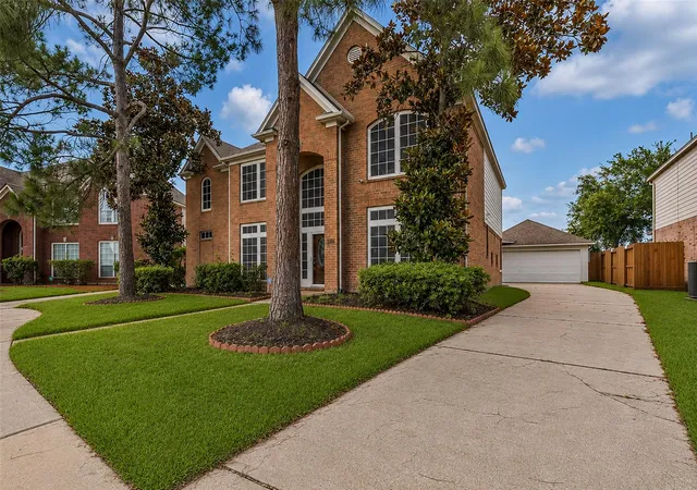 Photo 2 of Sale Pending at 10023 Katherine Ct, Houston, TX 77089 | MLS# 11564300 | Listing updated on 2026-09-20