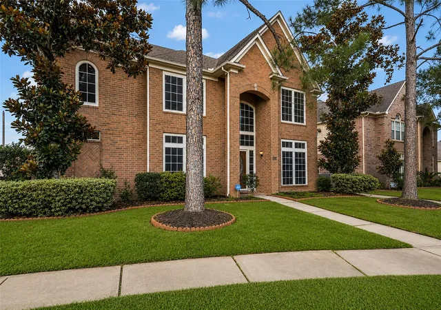 Photo 3 of Sale Pending at 10023 Katherine Ct, Houston, TX 77089 | MLS# 11564300 | Listing updated on 2026-09-20