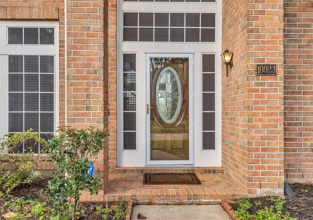 Photo 3 of Sale Pending at 10023 Katherine Ct, Houston, TX 77089 | MLS# 11564300 | Listing updated on 2026-09-20