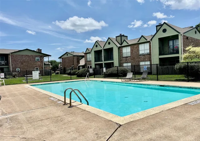 3rd image of 18800 Egret Bay Blvd #1201, Houston, TX 77058 | MLS# 67973073