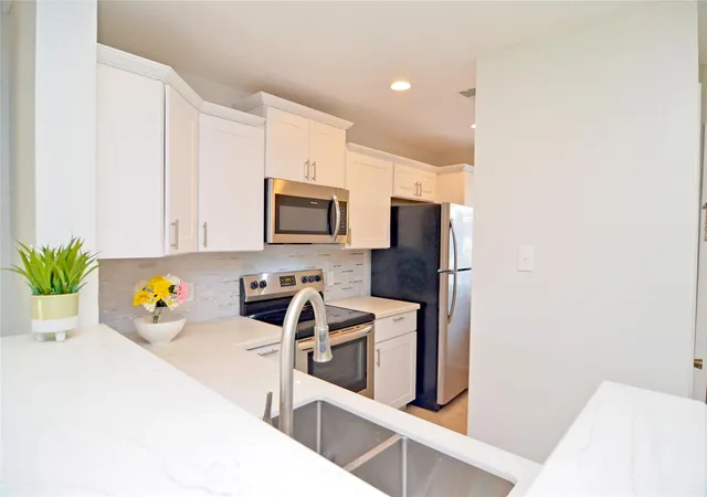 4th image of 18800 Egret Bay Blvd #1201, Houston, TX 77058 | MLS# 67973073